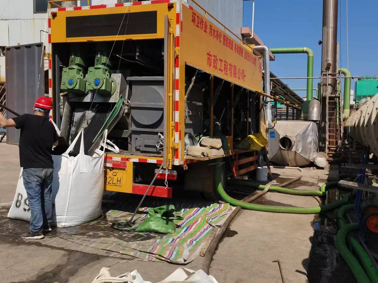 历下淤泥压干处理