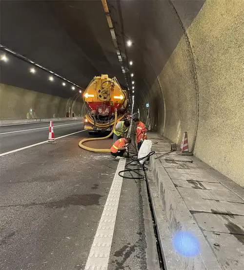 历下隧道排水渠清淤